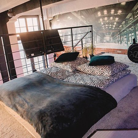 Loft Przedzalnia Apartment Жирардов Екстериор снимка