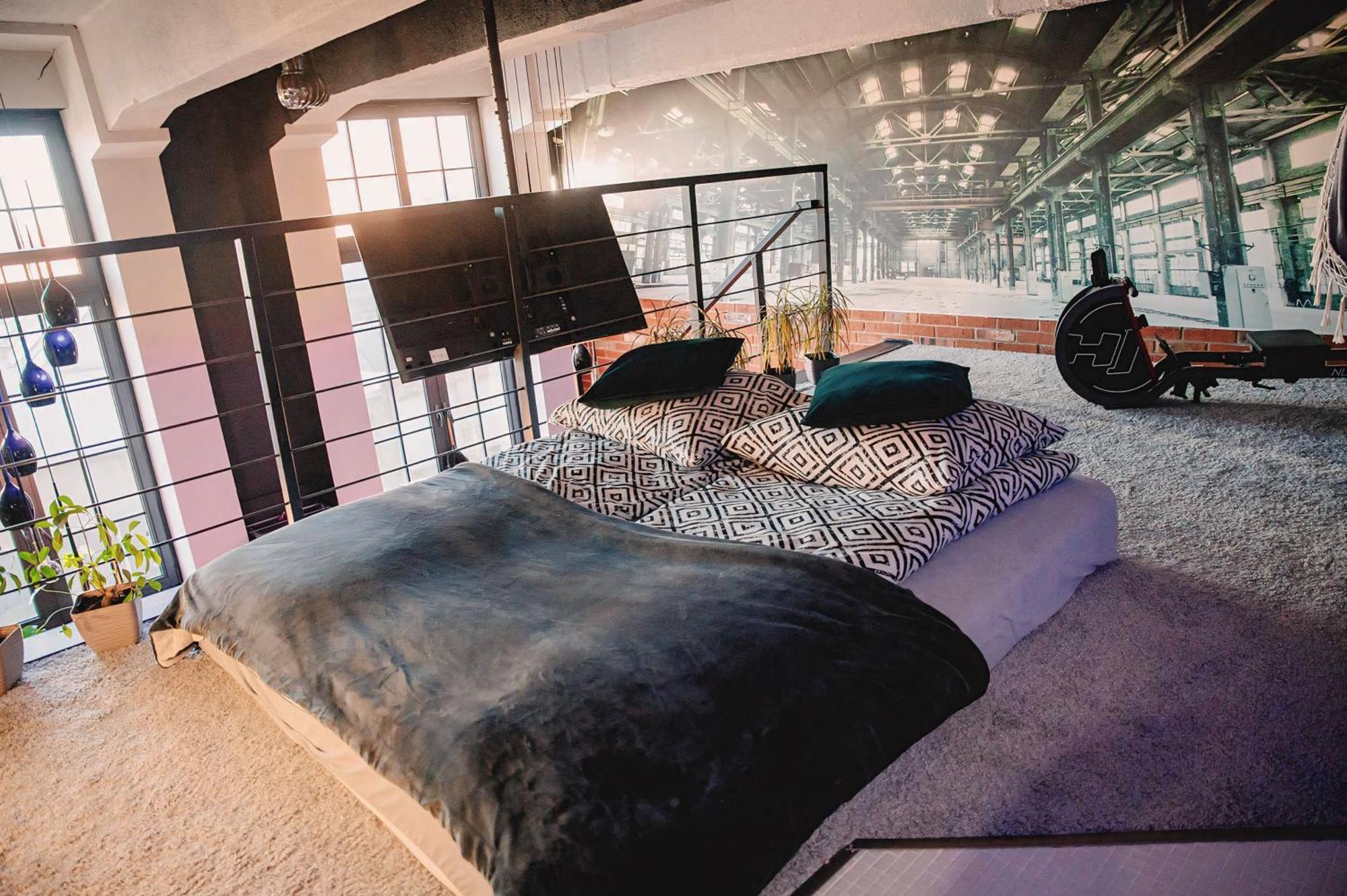 Loft Przedzalnia Apartment Жирардов Екстериор снимка